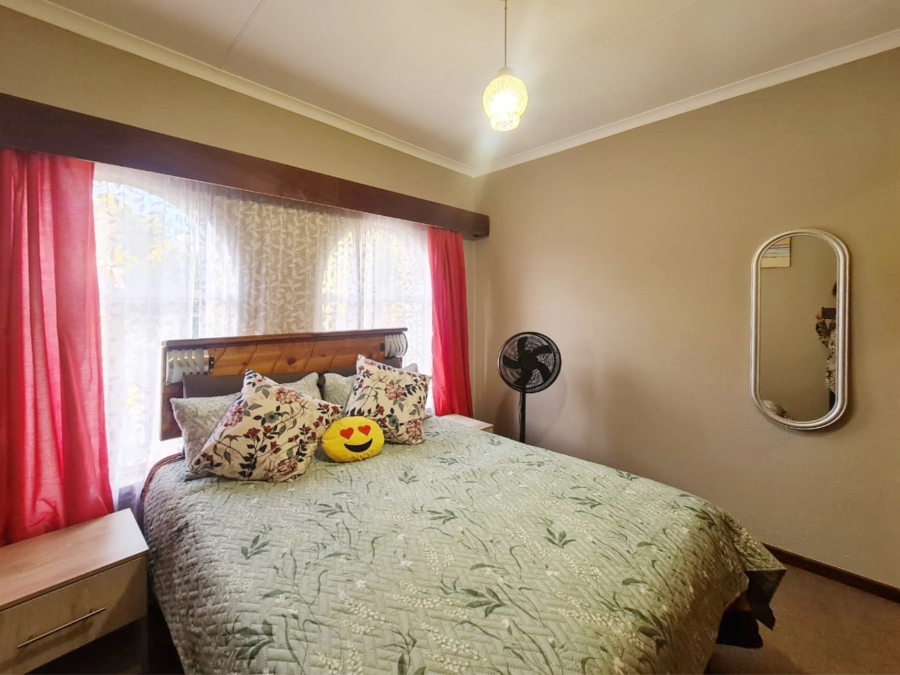 To Let 2 Bedroom Property for Rent in Ifafi North West